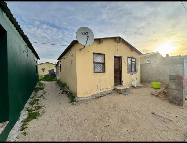 2 BEDROOM FREEHOLD FOR SALE IN KUYASA